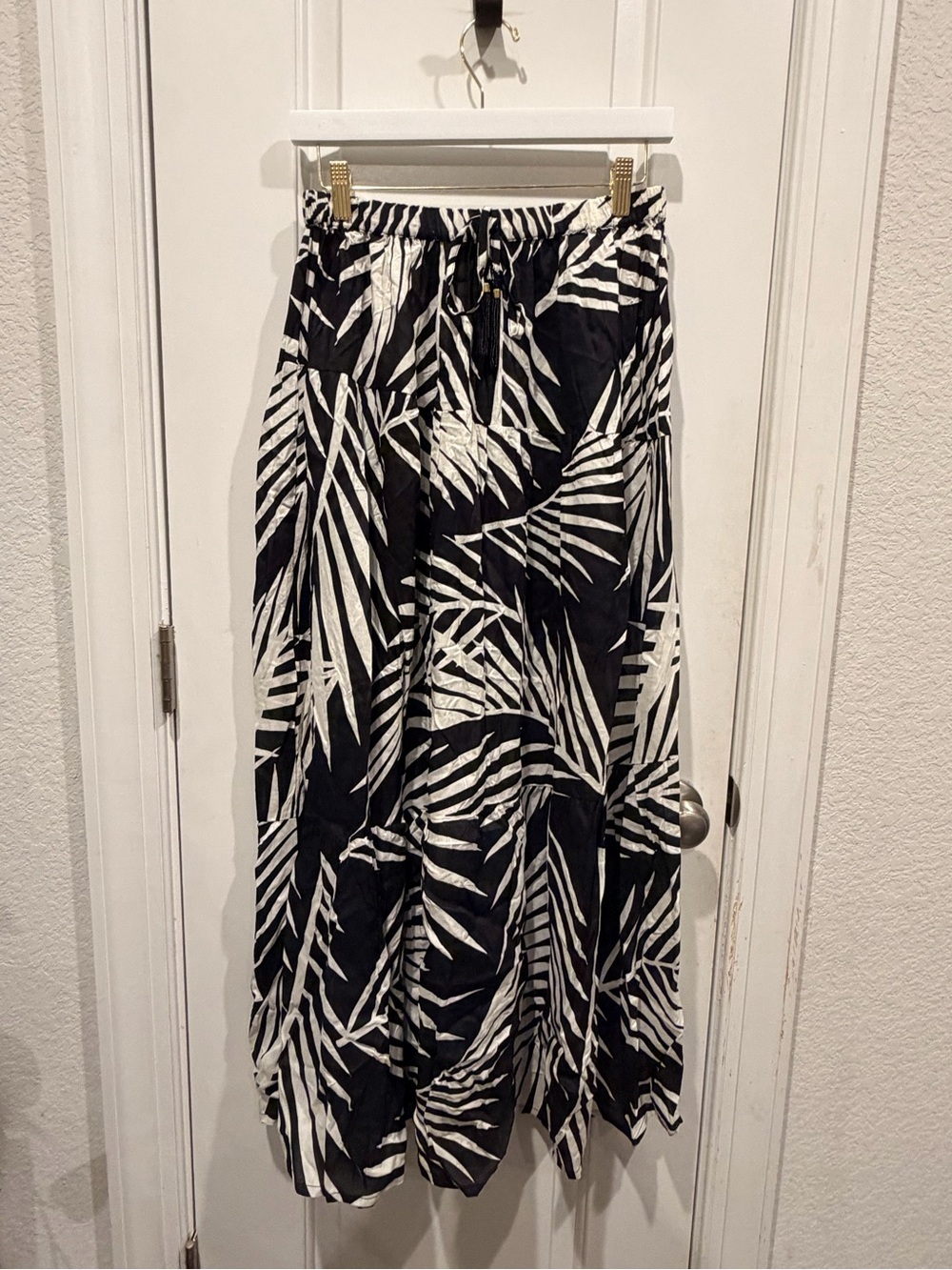 Black & White Palm-Print Maxi Skirt
